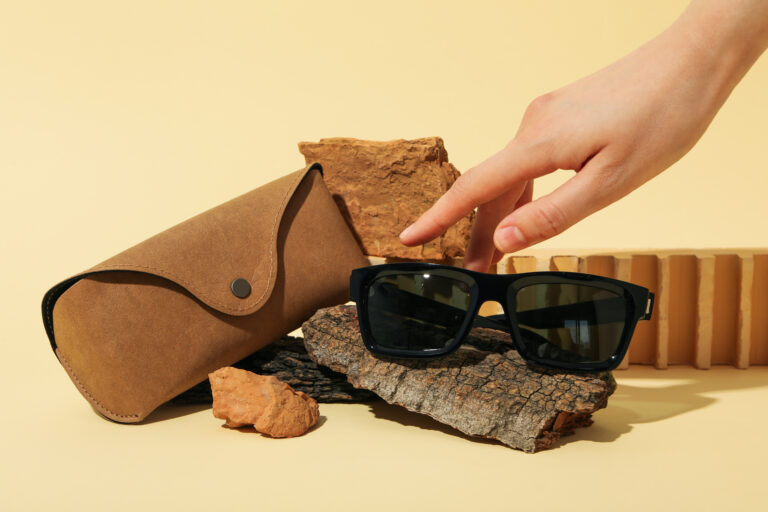 Texturas con conciencia: materiales y sostenibilidad en las gafas de sol